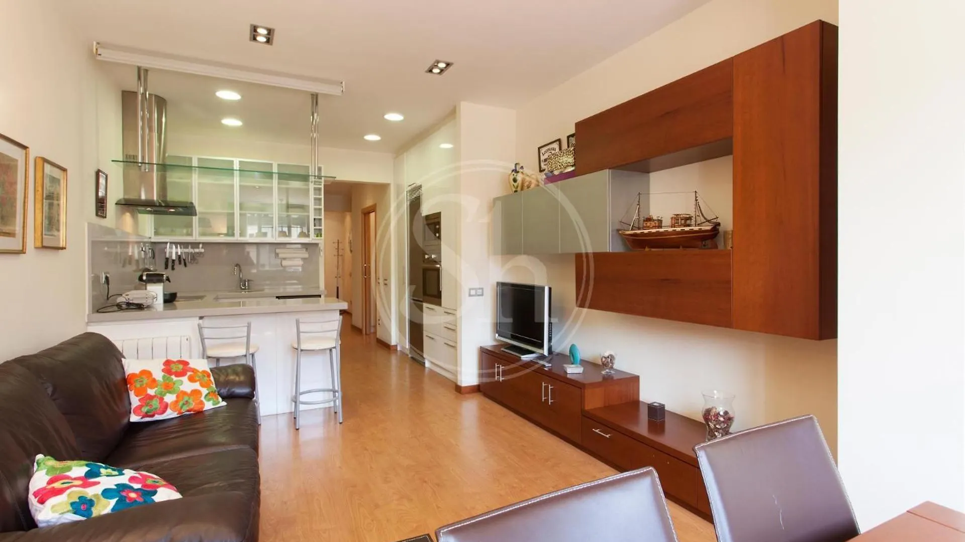Comodo Apartamento En El Eixample Barcelona Apartment