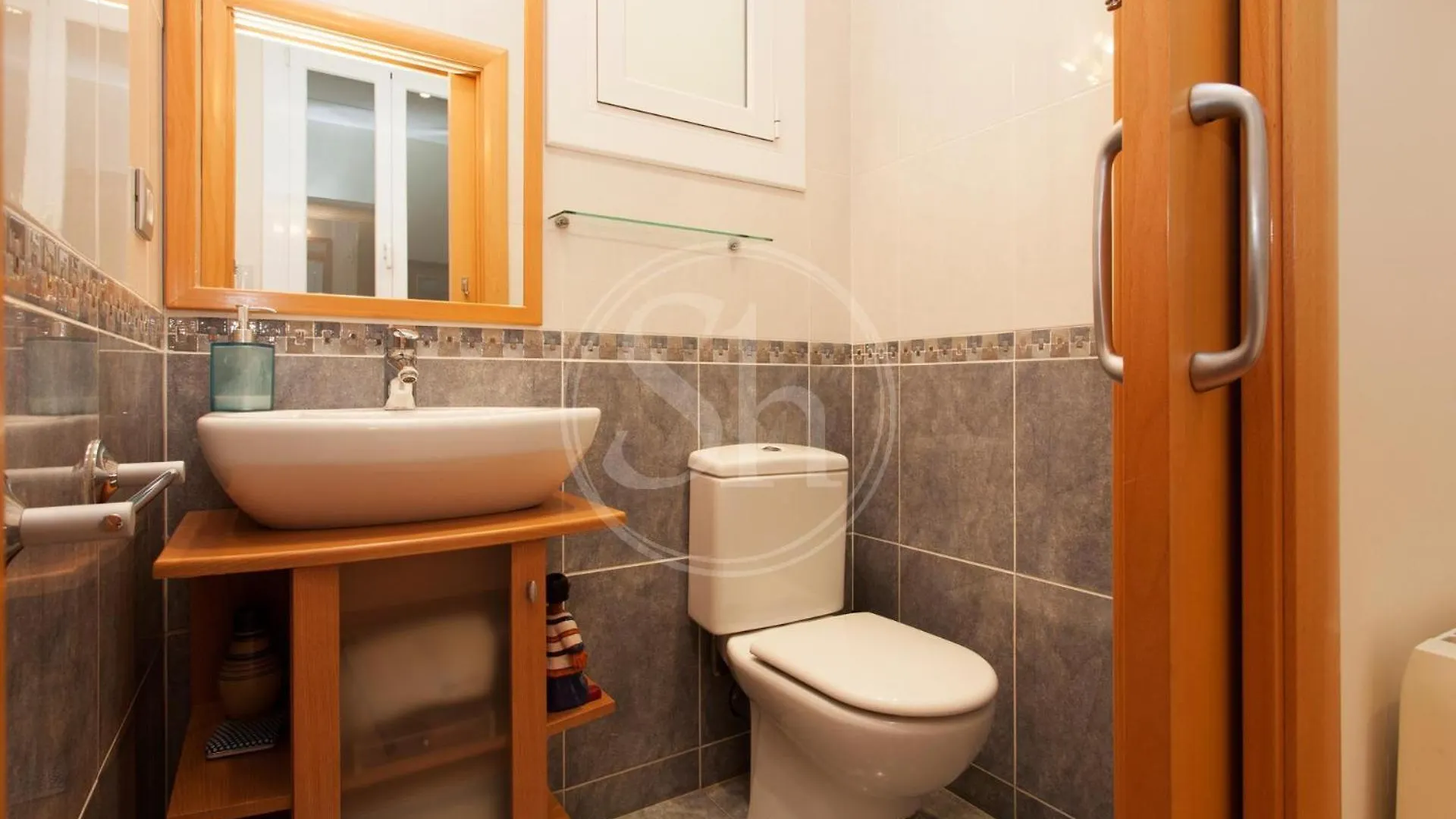 Comodo Apartamento En El Eixample Barcelona Apartment